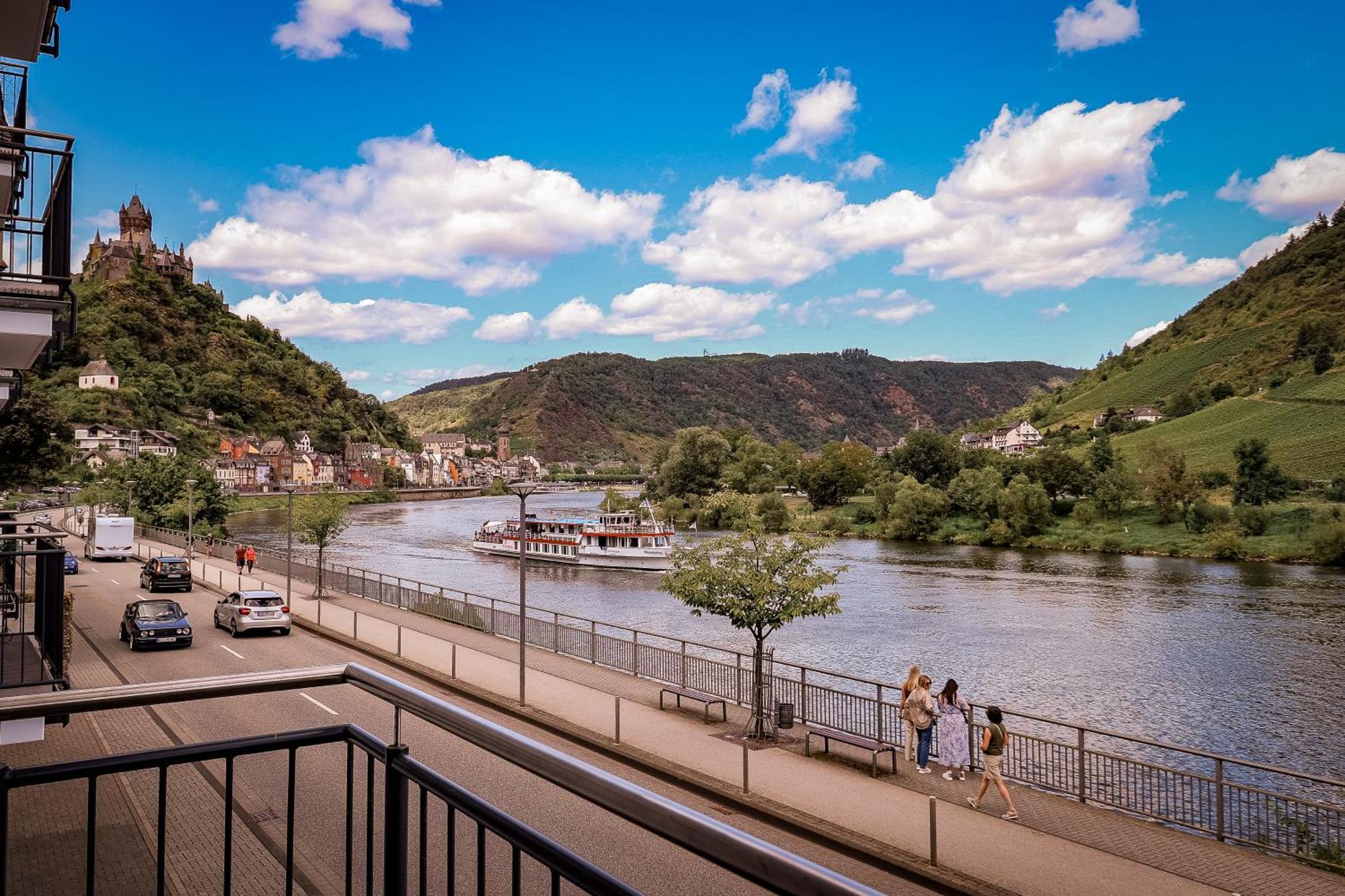 Moselpromenade Villa Moselufer, Panorama & Burg Cochem Blick, Netflix, Balkon Kültér fotó